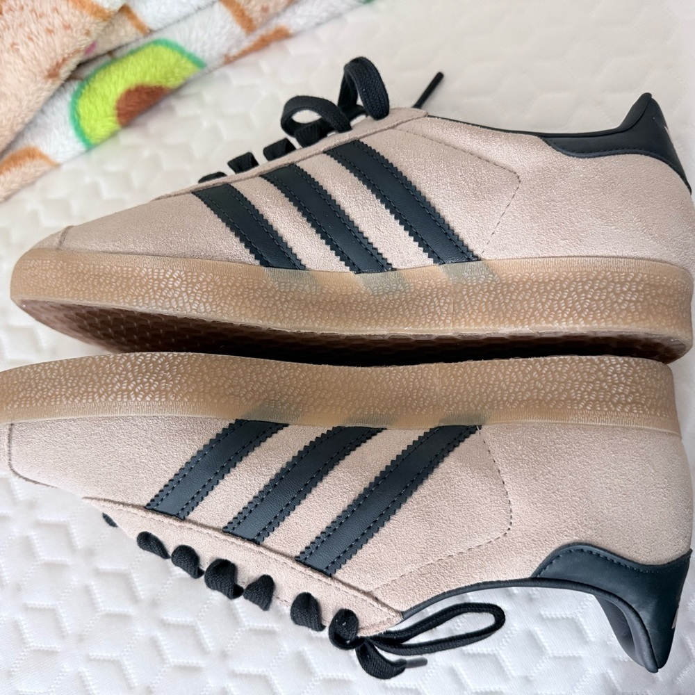 Adidas Gazelle Beige with Black Stripes - Picture 3 of 7